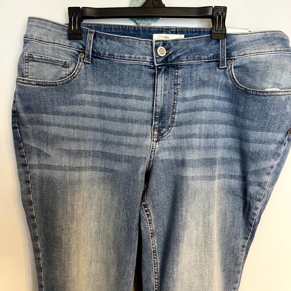 NWT Maurices Women's Jeans M Jeans 20W Classic Straight, Short, Mid Rise - Picture 2 of 12